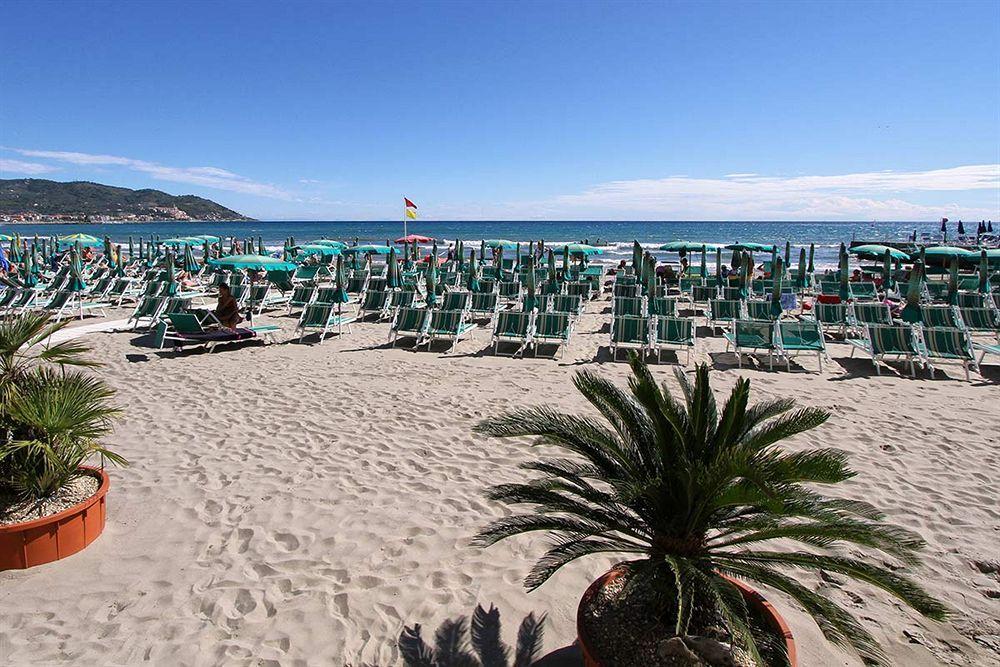 Hotel Villa Igea Diano Marina Exterior photo